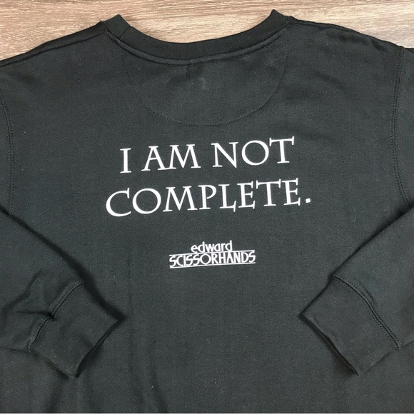 Edward Scissorhand “I Am Not Complete.” Men’s Big Graphic Logo Crewneck Sweater - Picture 4 of 4
